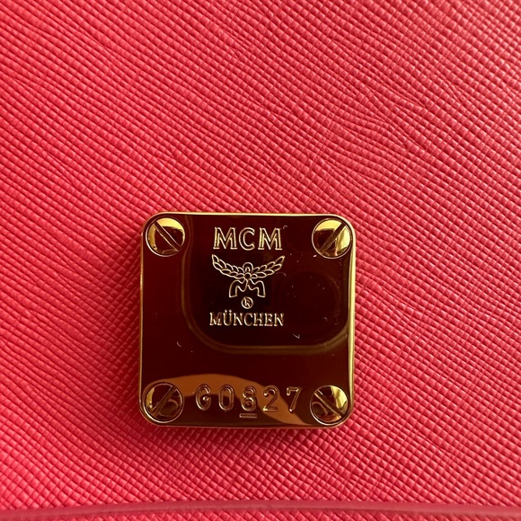 MCM pink Nuovo leather shoulder bag with crossbody strap. Authenic. - Picture 2 of 8